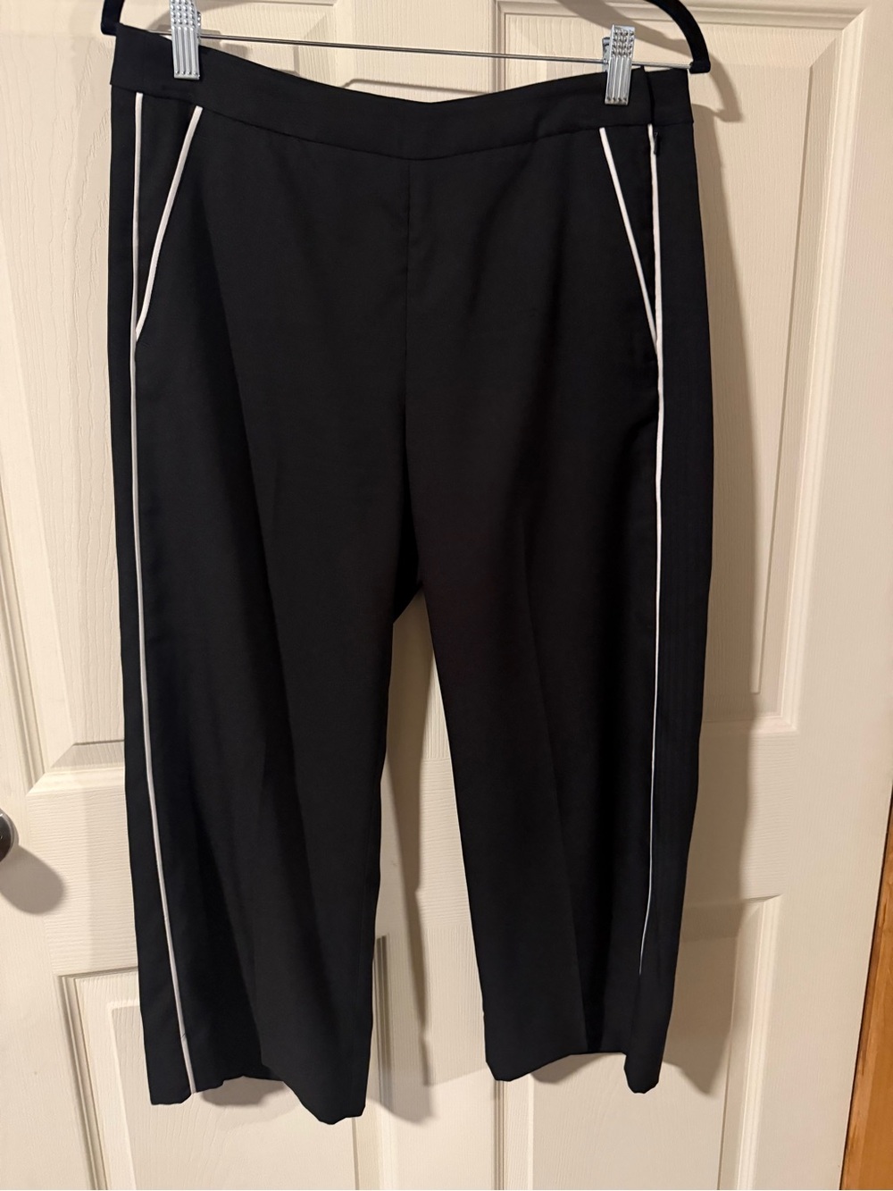 Banana Republic Blake Crop Pants Black with White Piping – Size 8P